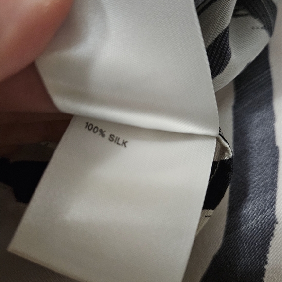 LAFAYETTE 148 Newyork 100% silk Shari ShortSleeve Zebra-Print Top Black/White. M - Picture 7 of 16